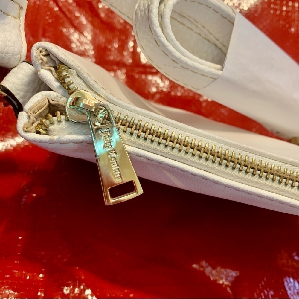 NEW Juicy Couture Crossbody Purse Ivory Gold Hardware Juicy Logo Zip Close - Picture 6 of 11